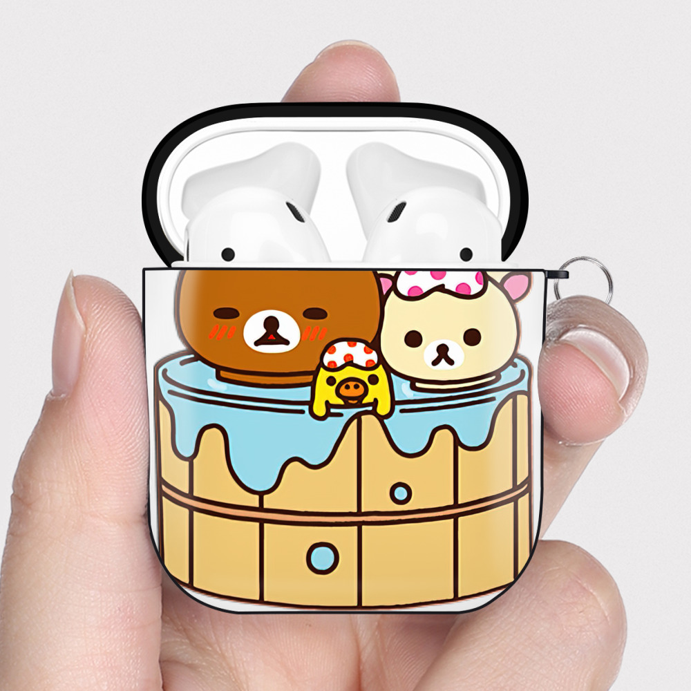 （画像用） リラックマ リラックマ キイロイトリ Rilakkuma Korilakkuma Kiiroitori AirPods 第2世代保護ケース ハードシェル ブラック 耐衝撃・防指紋・カラビナ付き