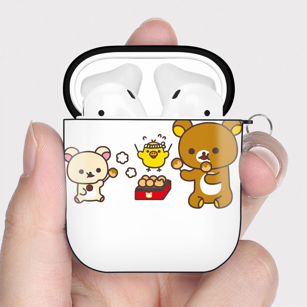 （画像用） リラックマ リラックマ キイロイトリ Rilakkuma Korilakkuma Kiiroitori AirPods 第2世代保護ケース ハードシェル ブラック 耐衝撃・防指紋・カラビナ付き