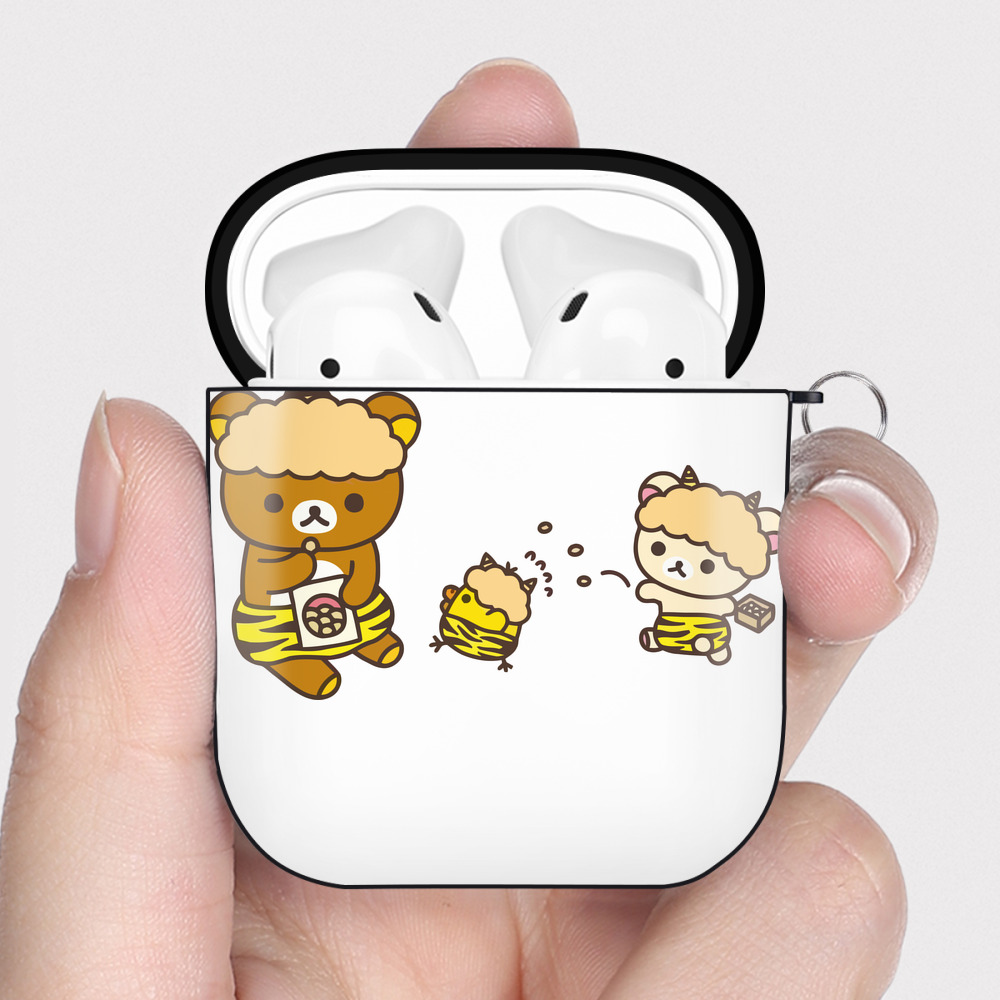 （画像用） リラックマ リラックマ キイロイトリ Rilakkuma Korilakkuma Kiiroitori AirPods 第2世代保護ケース ハードシェル ブラック 耐衝撃・防指紋・カラビナ付き