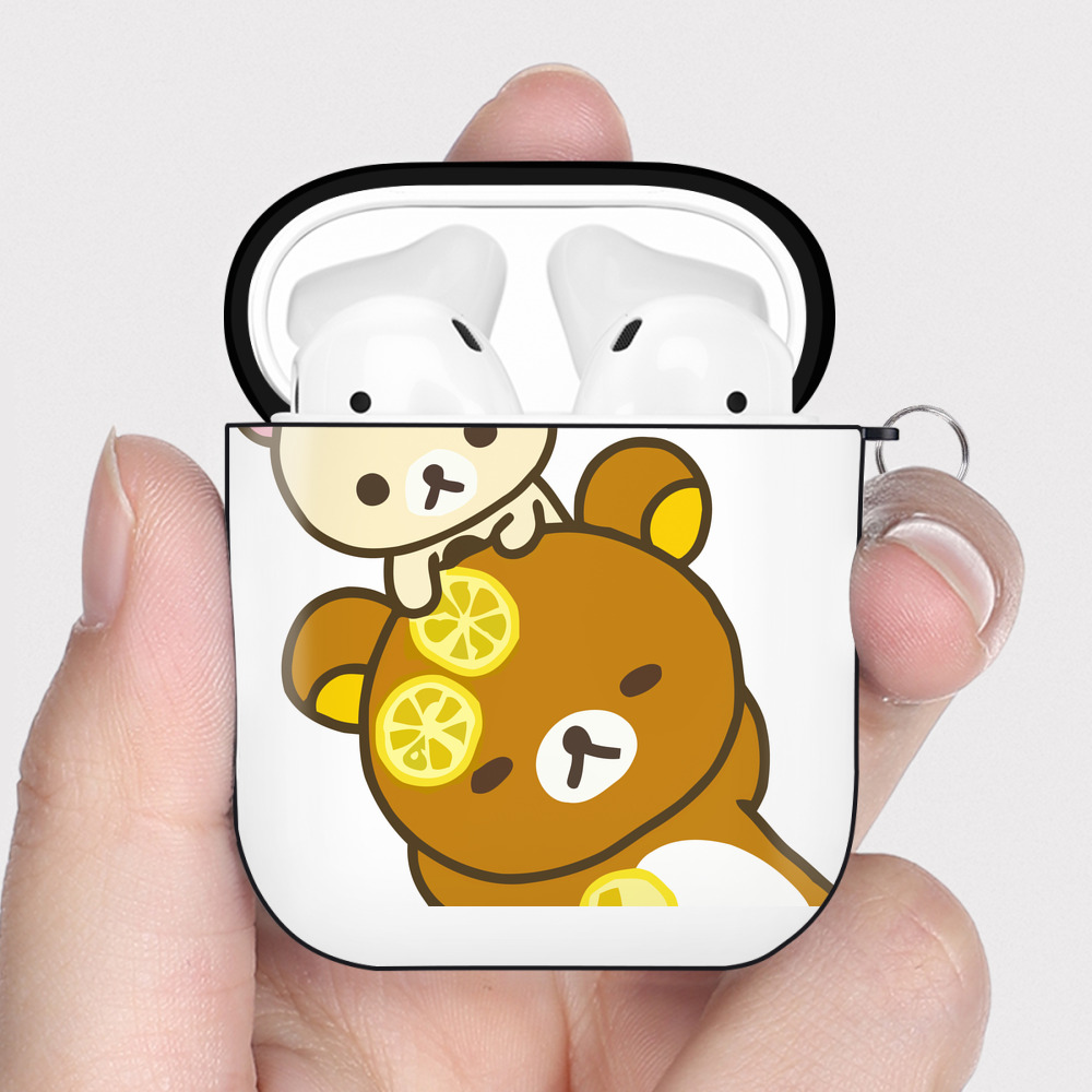 （画像用） リラックマ リラックマ キイロイトリ Rilakkuma Korilakkuma Kiiroitori AirPods 第2世代保護ケース ハードシェル ブラック 耐衝撃・防指紋・カラビナ付き