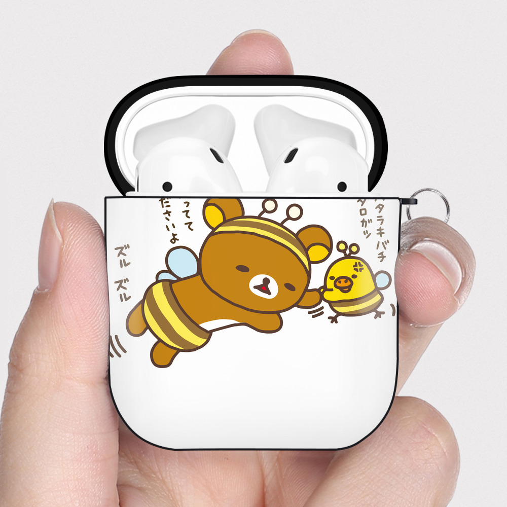 （画像用） リラックマ リラックマ キイロイトリ Rilakkuma Korilakkuma Kiiroitori AirPods 第2世代保護ケース ハードシェル ブラック 耐衝撃・防指紋・カラビナ付き