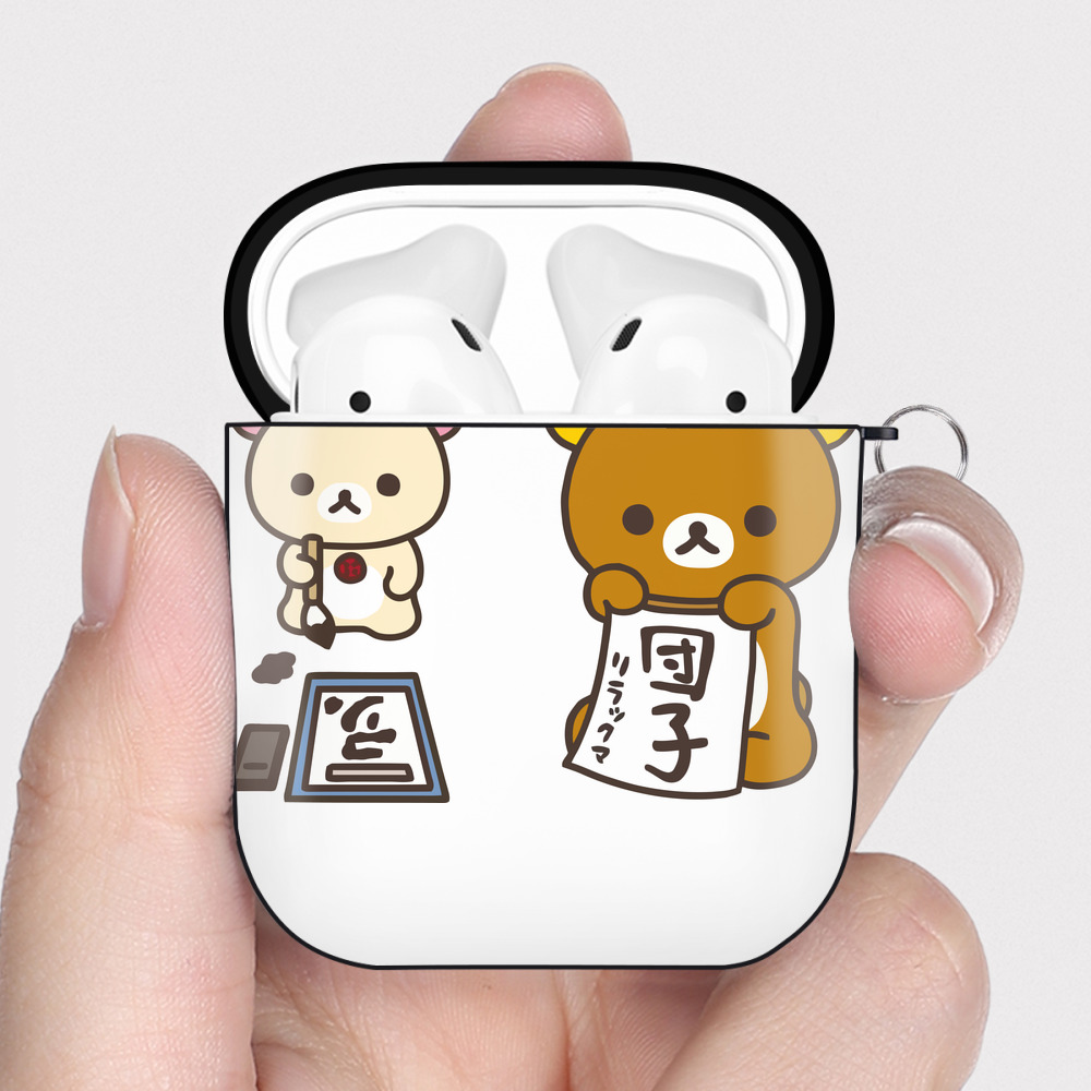 （画像用） リラックマ リラックマ キイロイトリ Rilakkuma Korilakkuma Kiiroitori AirPods 第2世代保護ケース ハードシェル ブラック 耐衝撃・防指紋・カラビナ付き