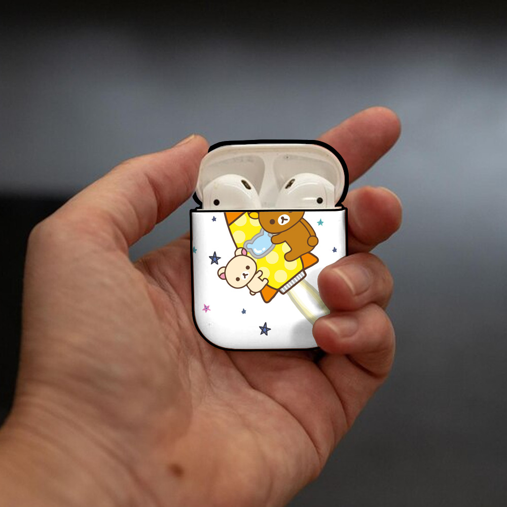 リラックマ リラックマ キイロイトリ Rilakkuma Korilakkuma Kiiroitori AirPods 第2世代保護ケース ハードシェル ブラック 耐衝撃・防指紋・カラビナ付き