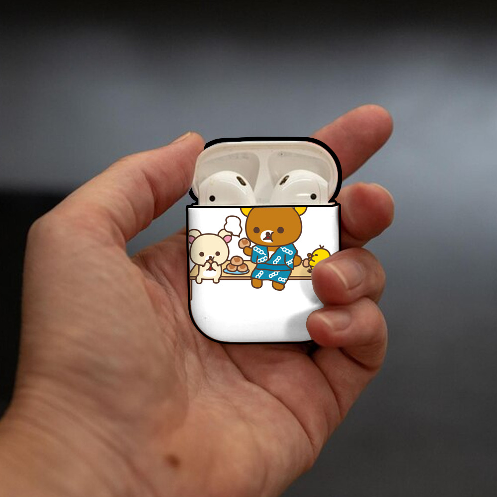 リラックマ リラックマ キイロイトリ Rilakkuma Korilakkuma Kiiroitori AirPods 第2世代保護ケース ハードシェル ブラック 耐衝撃・防指紋・カラビナ付き