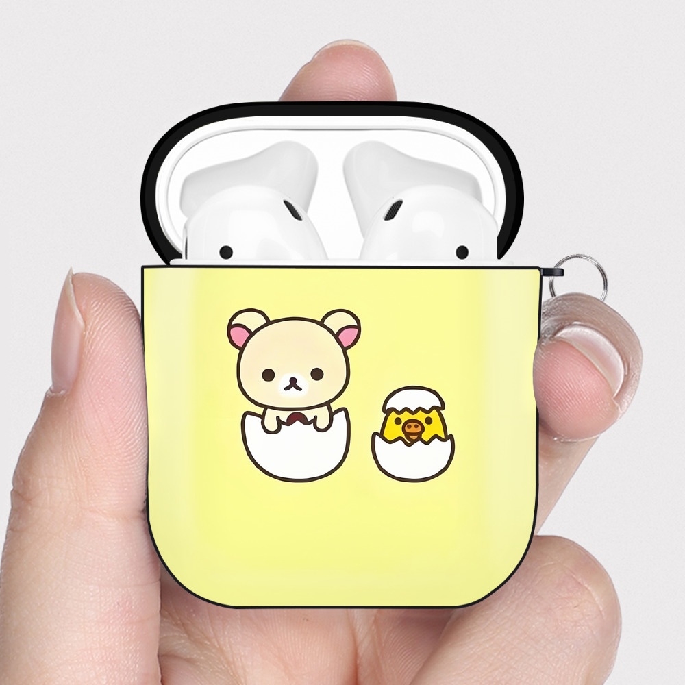 （画像用） リラックマ リラックマ キイロイトリ Rilakkuma Korilakkuma Kiiroitori AirPods 第2世代保護ケース ハードシェル ブラック 耐衝撃・防指紋・カラビナ付き