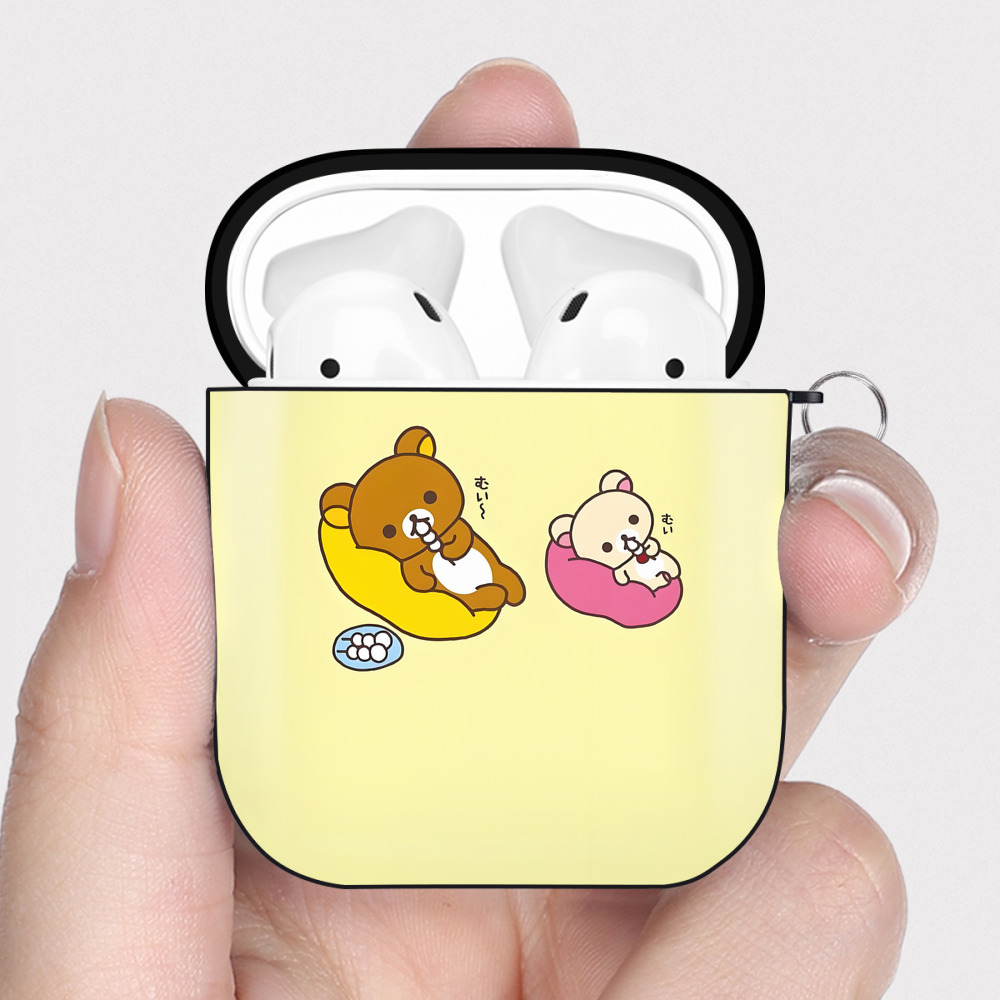 （画像用） リラックマ リラックマ キイロイトリ Rilakkuma Korilakkuma Kiiroitori AirPods 第2世代保護ケース ハードシェル ブラック 耐衝撃・防指紋・カラビナ付き