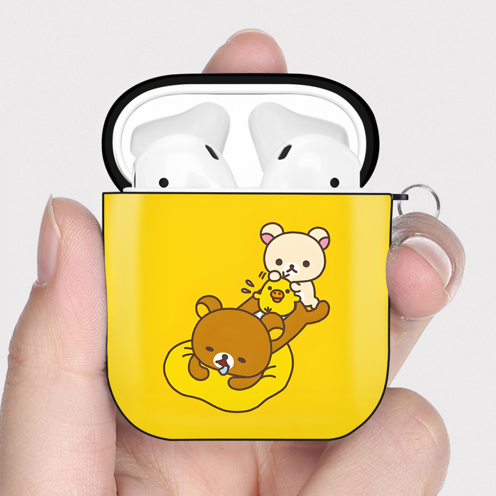 （画像用） リラックマ リラックマ キイロイトリ Rilakkuma Korilakkuma Kiiroitori AirPods 第2世代保護ケース ハードシェル ブラック 耐衝撃・防指紋・カラビナ付き