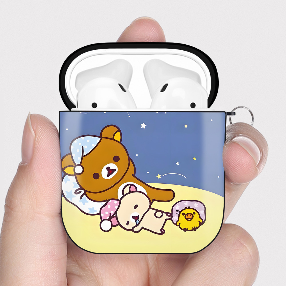 （画像用） リラックマ リラックマ キイロイトリ Rilakkuma Korilakkuma Kiiroitori AirPods 第2世代保護ケース ハードシェル ブラック 耐衝撃・防指紋・カラビナ付き
