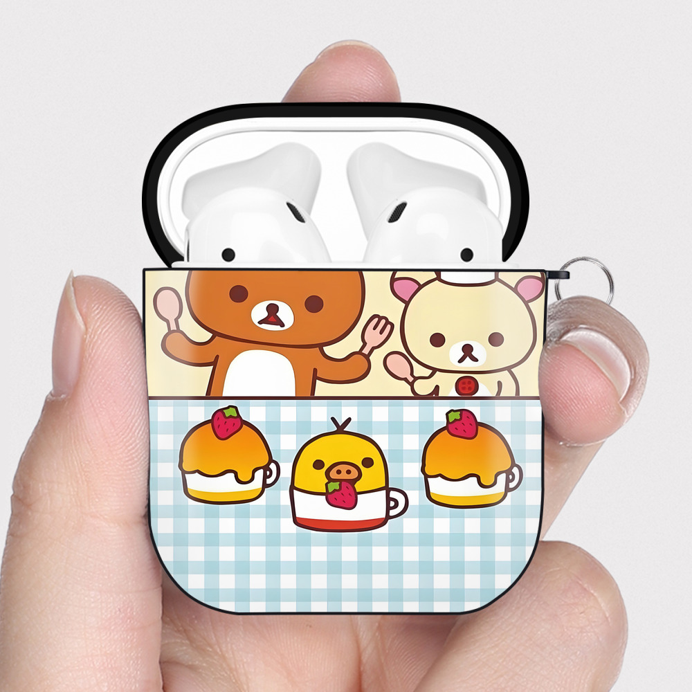 （画像用） リラックマ リラックマ キイロイトリ Rilakkuma Korilakkuma Kiiroitori AirPods 第2世代保護ケース ハードシェル ブラック 耐衝撃・防指紋・カラビナ付き