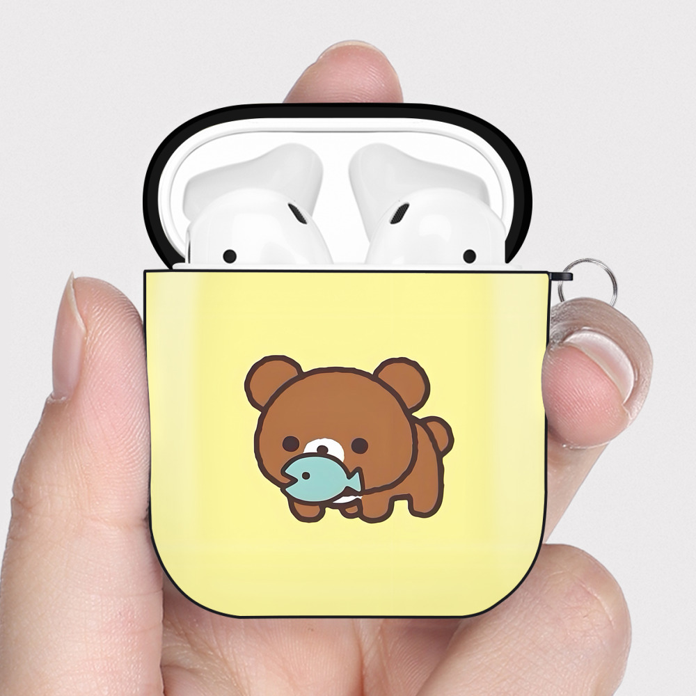 （画像用） リラックマ リラックマ キイロイトリ Rilakkuma Korilakkuma Kiiroitori AirPods 第2世代保護ケース ハードシェル ブラック 耐衝撃・防指紋・カラビナ付き