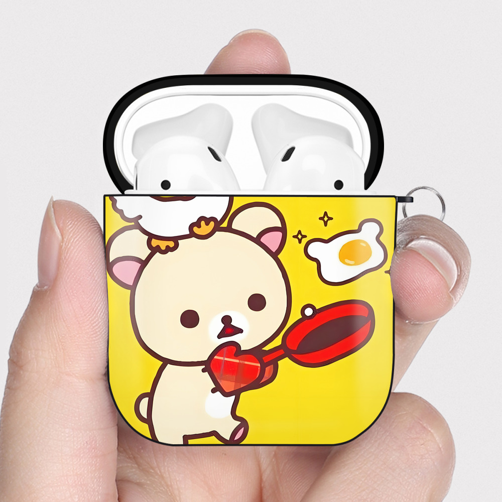 （画像用） リラックマ リラックマ キイロイトリ Rilakkuma Korilakkuma Kiiroitori AirPods 第2世代保護ケース ハードシェル ブラック 耐衝撃・防指紋・カラビナ付き