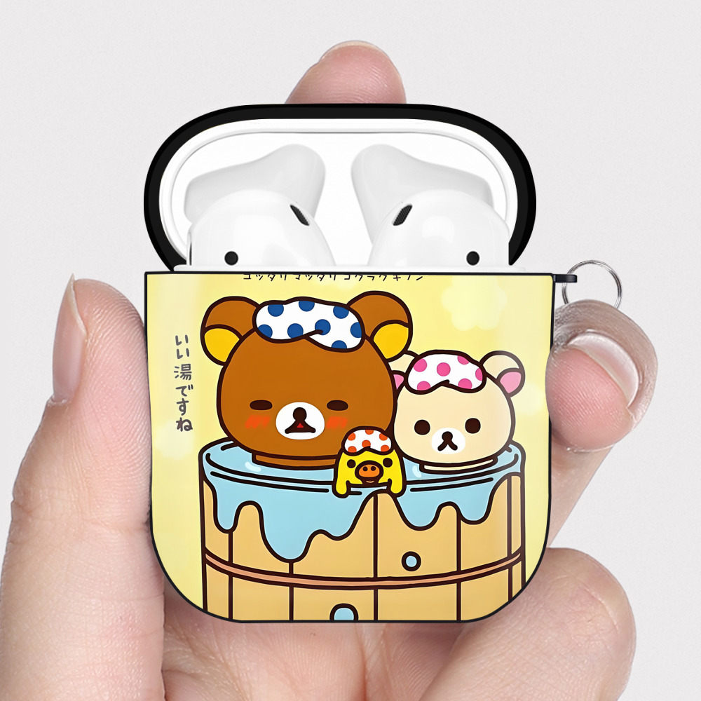 （画像用） リラックマ リラックマ キイロイトリ Rilakkuma Korilakkuma Kiiroitori AirPods 第2世代保護ケース ハードシェル ブラック 耐衝撃・防指紋・カラビナ付き
