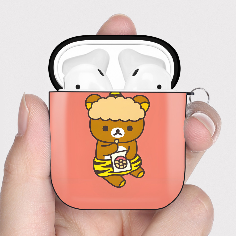 （画像用） リラックマ リラックマ キイロイトリ Rilakkuma Korilakkuma Kiiroitori AirPods 第2世代保護ケース ハードシェル ブラック 耐衝撃・防指紋・カラビナ付き