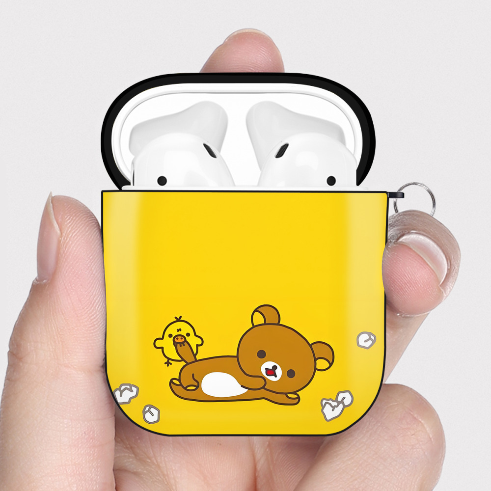 （画像用） リラックマ リラックマ キイロイトリ Rilakkuma Korilakkuma Kiiroitori AirPods 第2世代保護ケース ハードシェル ブラック 耐衝撃・防指紋・カラビナ付き