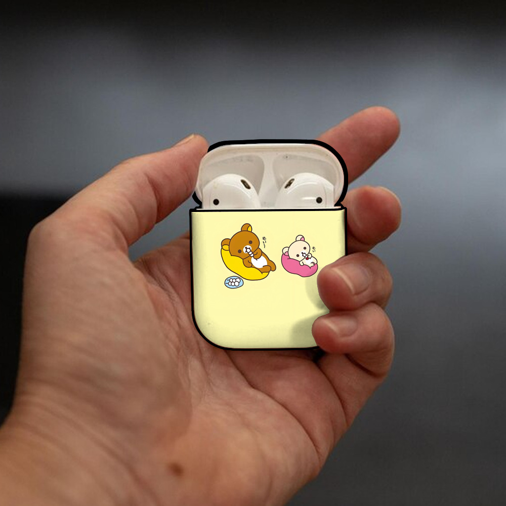 リラックマ リラックマ キイロイトリ Rilakkuma Korilakkuma Kiiroitori AirPods 第2世代保護ケース ハードシェル ブラック 耐衝撃・防指紋・カラビナ付き