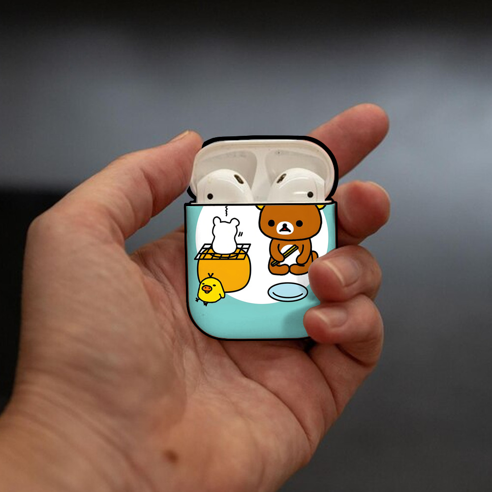 リラックマ リラックマ キイロイトリ Rilakkuma Korilakkuma Kiiroitori AirPods 第2世代保護ケース ハードシェル ブラック 耐衝撃・防指紋・カラビナ付き