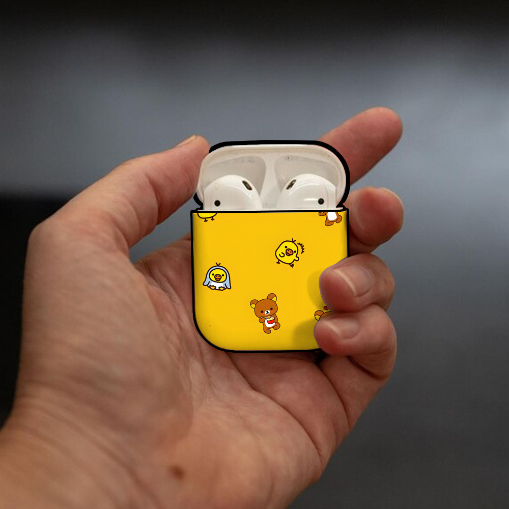 リラックマ リラックマ キイロイトリ Rilakkuma Korilakkuma Kiiroitori AirPods 第2世代保護ケース ハードシェル ブラック 耐衝撃・防指紋・カラビナ付き