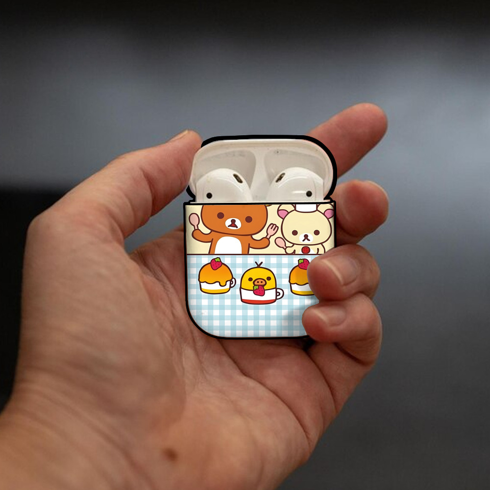 リラックマ リラックマ キイロイトリ Rilakkuma Korilakkuma Kiiroitori AirPods 第2世代保護ケース ハードシェル ブラック 耐衝撃・防指紋・カラビナ付き